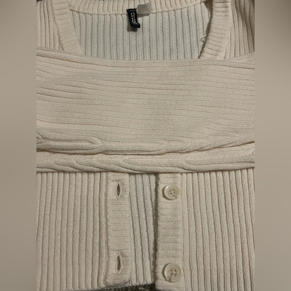 Cream Cardigan 🧸 - Picture 5 of 8